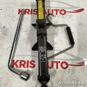 Авариен комплект - крик и ключ Toyota Avensis / Тойота Авенсис 2005г.